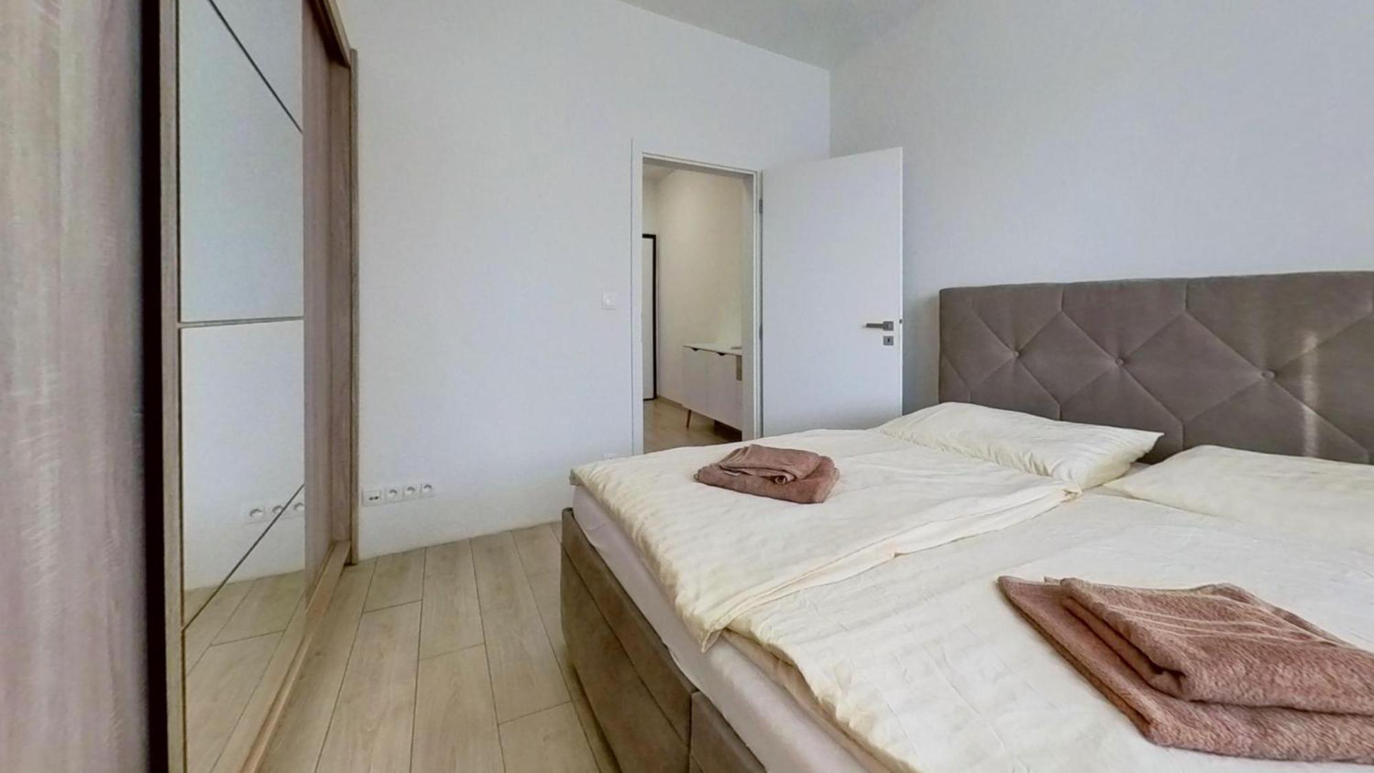 Air-Conditioned 2 Room Apartment, With Terrace, Rovinka, 302 Exterior photo